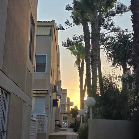 Salty And Sunny Apartment