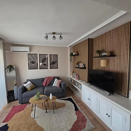 Salty And Sunny Apartment